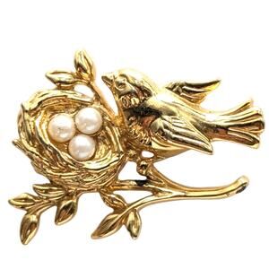Vintage Bird Nest Faux Pearl Eggs Gold Tone Lapel Pin Brooch